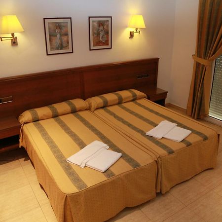 Hotel Tio Felipe Карбонерас Номер фото