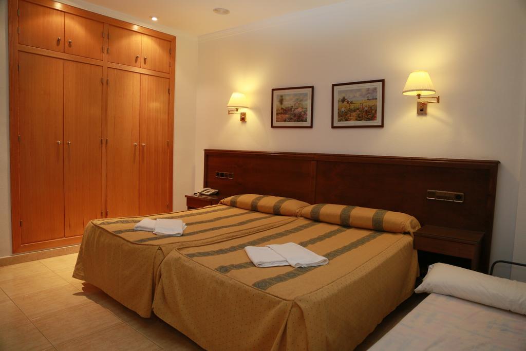 Hotel Tio Felipe Карбонерас Номер фото